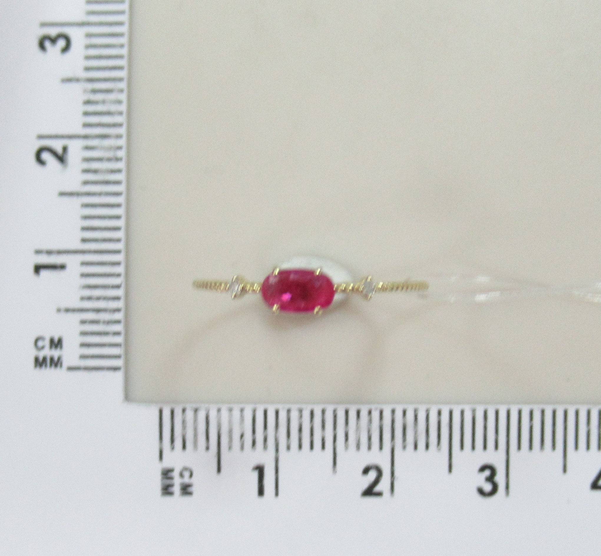 Кольцо из желтого золота с рубином